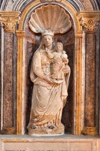 Madonna und Kind Statue in der Kirche Santa Maria della Palomba, Matera, Italien