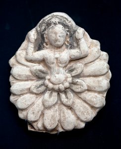 Wiedergeburt einer Lotusblume. Geschnitztes Motiv, undatiert. Nationalmuseum von Korea, Seoul (Südkorea). von School Korean
