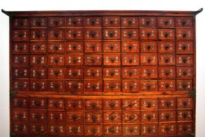 Medizinisches Möbelstück aus Holz, Joseon-Periode, Korea, Kim Chong-hak Sammlung. Fotografie, Seoul National Museum, Republik Korea, 2006. von School Korean