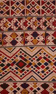 Detail eines phaa sabai, hergestellt von Tai Nuea oder Tai Daeng Webern aus Hua Phan, Laos von School Laotian
