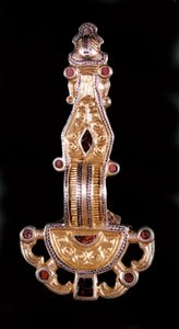 Merowingische Fibel. Musée de Saint-Germain en Laye von School Merovingian