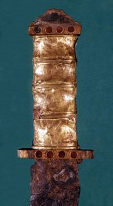 Merowingischer Schwertgriff. Saint Germain en Laye von School Merovingian