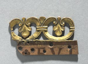 Fragment eines Zierkamms von einem Reliquienschrein, ca. 1165-1180 (vergoldetes Kupfer, braune Emaille) von School Mosan