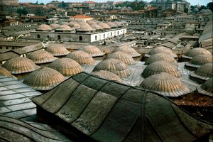 Panoramablick auf Istanbul mit Kuppeln des Großen Basars von School Ottoman