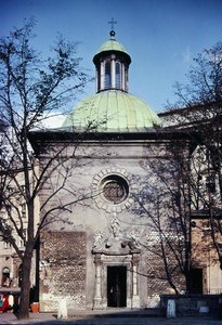 Kirche des Hl. Adalbert, ursprünglich im 12. Jahrhundert erbaut, im 18. Jahrhundert modernisiert von School Polish