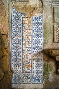 Paneel, das Jagdszenen darstellt, Tarouca, Portugal (Keramikfliesen)
