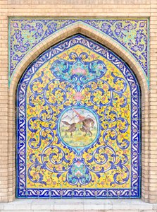 Fliesenarbeiten im Golestan-Palast, Teheran, Iran von School Qajar