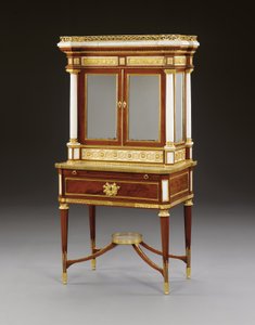 Ein russischer Ormolu-montierter weißer Marmor- und Mahagoni-Bonheur du jour, ca. 1790 von School Russian