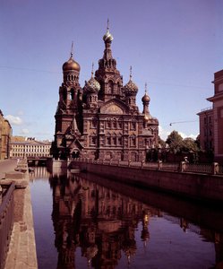 Architektur: Ansicht der Kirche des Heiligen Erlösers und des Blutvergießens, realisiert zwischen 1883 und 1907. Sankt Petersburg, Russland von School Russian