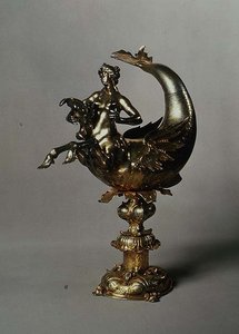 Krug zum Händewaschen in Form eines geflügelten Tieres, Augsburg von School Russian