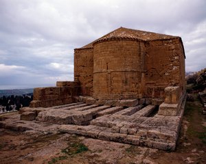 Ansicht der mittelalterlichen Kirche San Biagio, erbaut auf dem Tempel der Demetra, 480-470 v. Chr. von School Sicilian