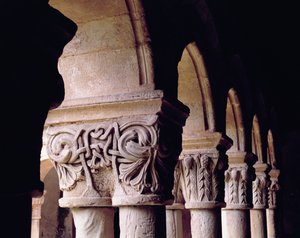 Detail der Kapitelle im Kreuzgang