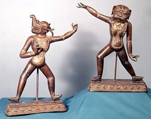 Zwei Figuren von Dakinis (Bronze) von School Tibetan
