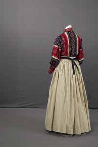 Ukrainisches Hochzeitsensemble von School Ukranian