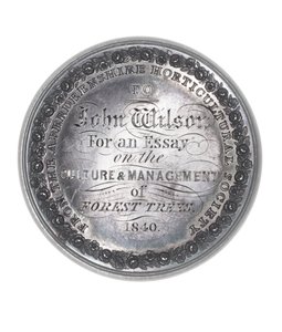 Aberdeenshire Horticultural Society Silberpreis verliehen an John Wilson für einen Aufsatz über die Kultur und das Management von Waldbäumen von Scottish School