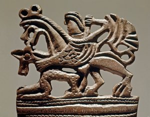 Skythische Kunst: Apollon auf einem Greifen - 4. Jahrhundert v. Chr. - Bronzeverzierung eines Tanks - Eremitage, Sankt Petersburg