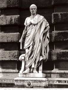 Statue von Emilio Papiniano (Marmor) von Silvio Sbricoli