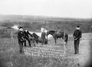 Der „Stacheldrahtkrieg“ in Nebraska 1884-1885: Ranchbesitzer versuchen, Land von Bauern zu nehmen, indem sie sich gegen die Stacheldrahtabgrenzung wehren - Foto von Solomon D. Butcher von Solomon D. Butcher