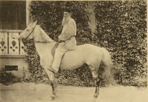 Russischer Autor Leo Tolstoi zu Pferd, Moskau, Russland, 1890er Jahre