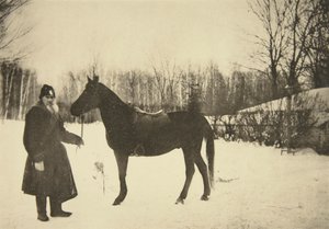 Der russische Autor Leo Tolstoi mit einem Pferd, Jasnaja Poljana, bei Tula, Russland, 1905
