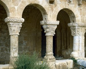 Arkaden des Atriums, Kirche St. Michael, San Esteban de Gormaz, Spanien, Architektur des 11.-12. Jahrhunderts