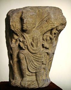 Doppelsäule, die einen Engel mit erhobener linker Hand im Segen darstellt von Spanish School