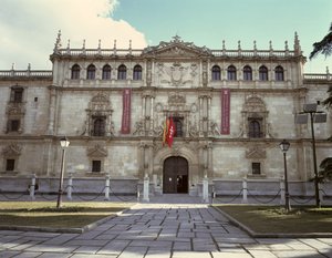 Eingang zur Universität, gegründet von Kardinal Cisneros im Jahr 1486