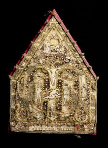 Bischofsmütze aus Gold, dekoriert mit Federmosaiken, hergestellt von spanischen Missionaren in Mexiko. 16. Jahrhundert von Spanish School