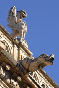 Wasserspeier und Akroterion, Detail von der Außenseite