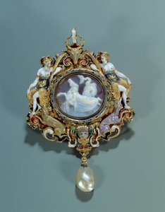Schmuck: Anhänger aus Emaille auf Gold mit einem Kamee. 1550-1575. Paris, Louvre Museum