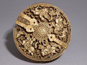 Deckel eines Behälters mit vier Jägern und Tieren, Umayyadenzeit, 998-999 n. Chr. von Spanish School