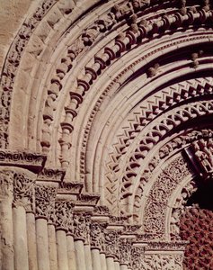 Skulpturales Detail von der Fassade des Hauptportals von Spanish School