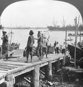 Landungssteg am Irawaddy-Fluss, Rangun, Birma, 1908 von Stereo Travel Co