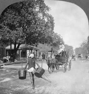Bewässerung der Straßen von Rangun, Burma, 1908 von Stereo Travel Co