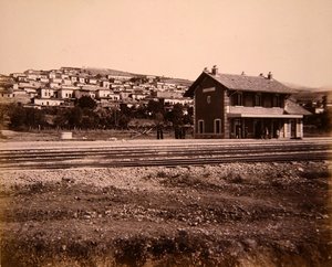 Bahnhof und Dorf Mallakah an der Eisenbahnlinie Beirut-Damaskus von Studio Bonfils