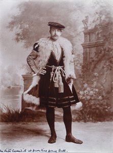 Mr. Victor Cavendish, später 9. Herzog von Devonshire, als Botschafter, nach dem Holbein-Porträt von Jean de Dinteville, Der Diamant-Jubiläumsball der Herzogin von Devonshire im Devonshire House