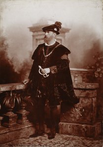 Spencer Compton Cavendish, 8. Herzog von Devonshire, als Kaiser Karl V., Der Diamant-Jubiläumsball der Herzogin von Devonshire im Devonshire House von Studio Lafayette
