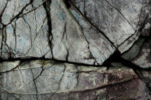 Rissige Felsenoberfläche