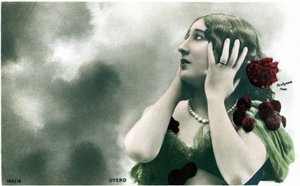 Schöne Otero vor einem Hintergrund von Wolken, Postkarte Anfang 20. Jahrhundert. (Foto) von Studio Reutlinger