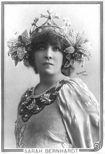 Henriette Rosine Bernard alias Sarah Bernhardt als „Die ferne Prinzessin“, ein Stück von Edmond Rostand (s/w Foto) von Studio Reutlinger