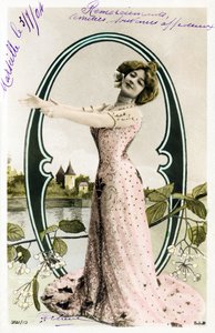 O: Agustina Otero Iglesias, alias Caroline Otero genannt La Belle Otero, Sängerin, Kabaretttänzerin und bedeutende Kurtisane der Belle Epoque - Alphabet auf Postkarte von Studio Reutlinger
