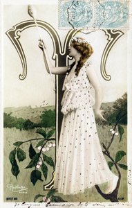T: Louise Myriel, Schauspielerin und Sängerin aus der Belle Époque - Folies Bergère, Théâtre du Gymnase, de la Gaîté, Paris - Alphabet in Postkarte von Studio Reutlinger