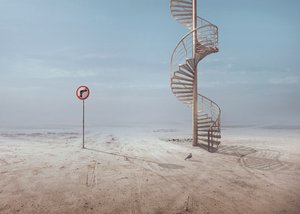 Surreale Wüstentreppe von Sulaiman Almawash