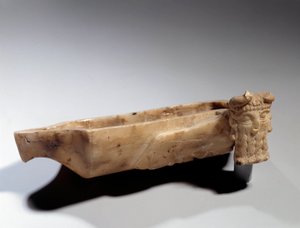 Kunst Mesopotamiens: Lampe verziert mit einem androzephalen Stier (aus Alabaster) Sumerische Periode (um 2400 v. Chr.). Paris, Musée du Louvre von Sumerian Mesopotamian School