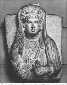 Grabrelief einer weiblichen Figur, aus Palmyra, Syrien