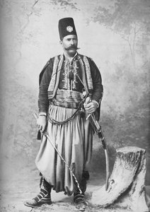 Ein Syrer in seiner vollen Tracht, 1902 von T. R. Dumas and Son