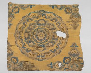 Stoff mit Blumenmedaillon, ca. 800 von Tang Dynasty Chinese School