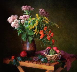 Herbstliches Blumenstillleben von Tatyana Skorokhod