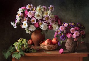 Bunte Astern und Früchte von Tatyana Skorokhod