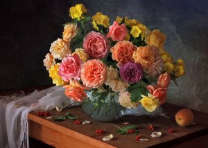 Farbenfrohes Rosen Stillleben